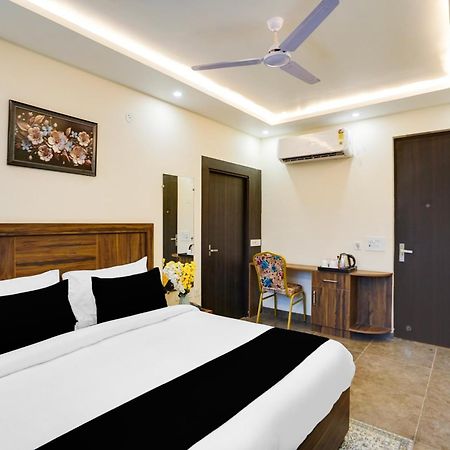 Super Townhouse The Royal Casa Hotel Ghaziabad Ngoại thất bức ảnh