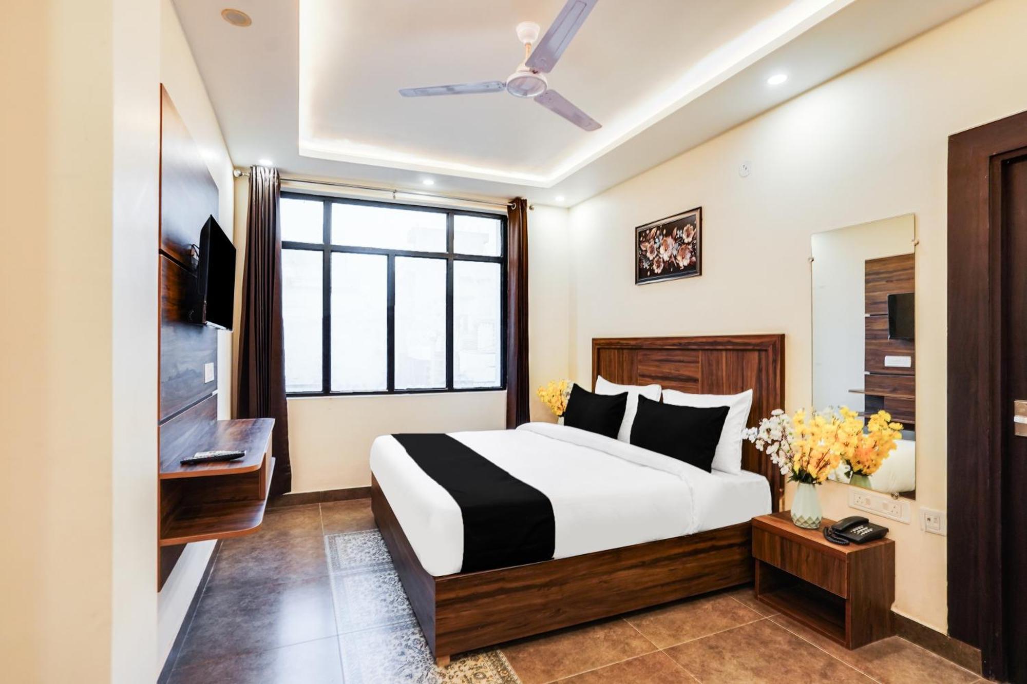 Super Townhouse The Royal Casa Hotel Ghaziabad Ngoại thất bức ảnh