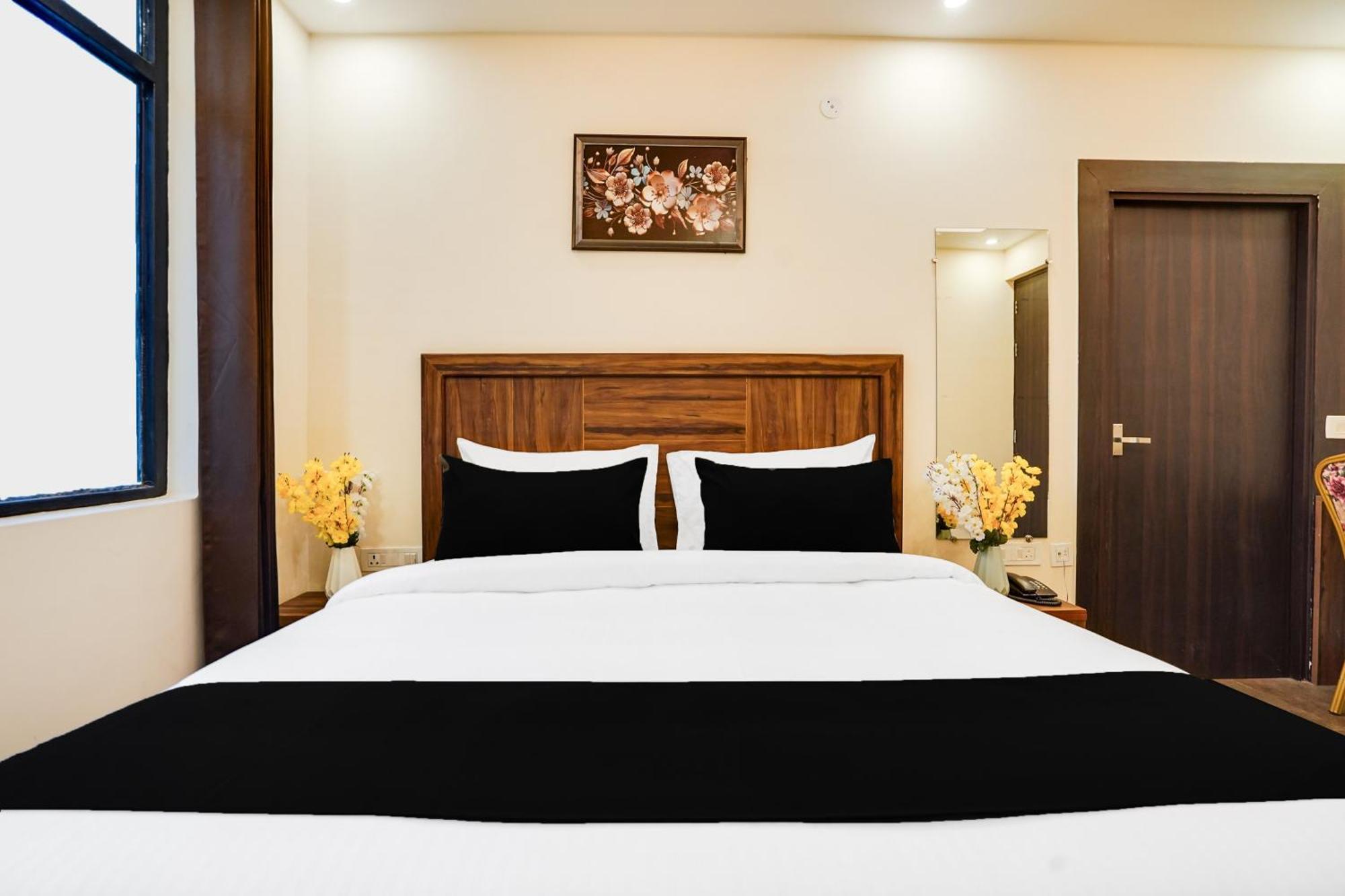 Super Townhouse The Royal Casa Hotel Ghaziabad Ngoại thất bức ảnh