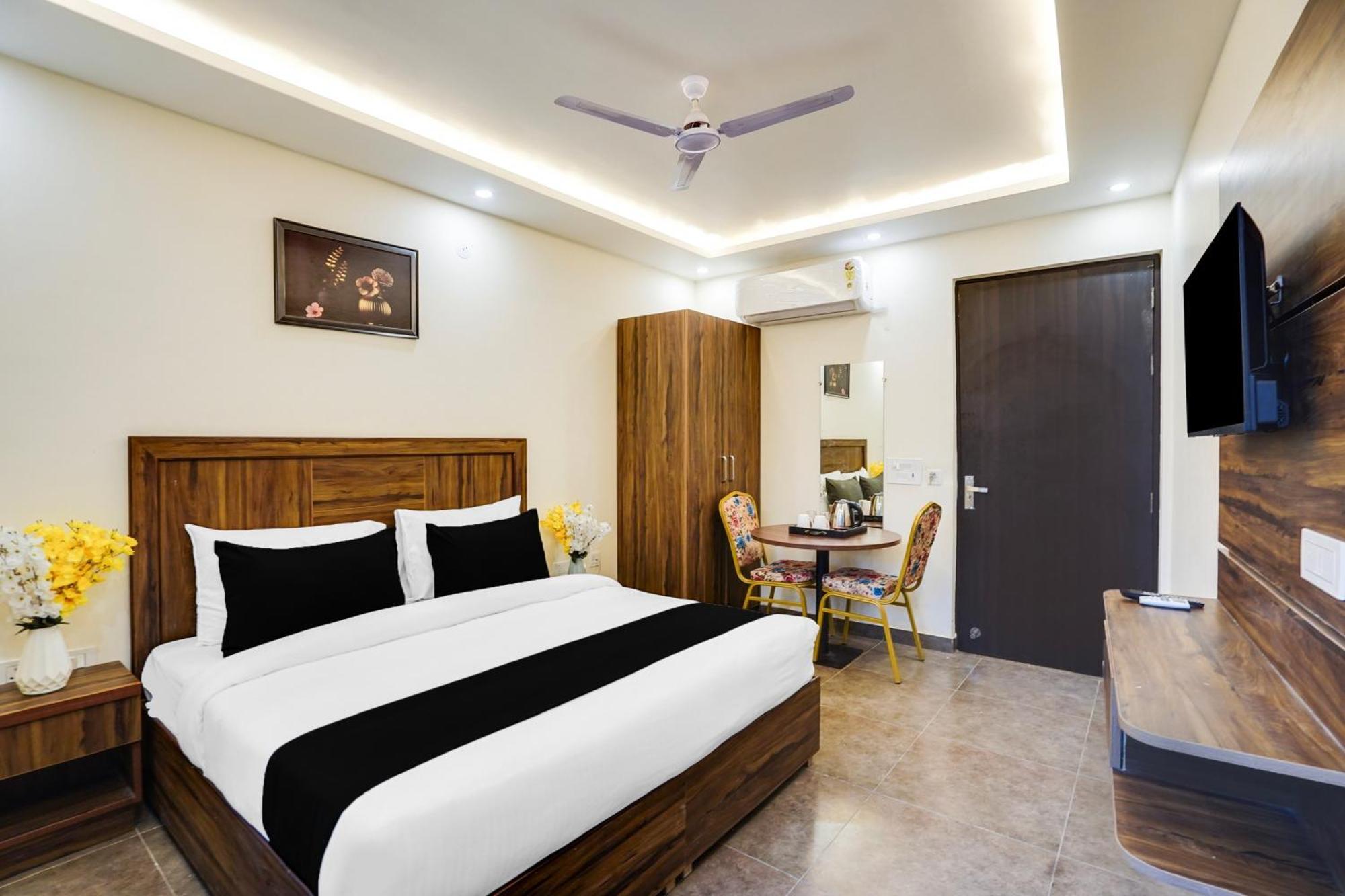 Super Townhouse The Royal Casa Hotel Ghaziabad Ngoại thất bức ảnh
